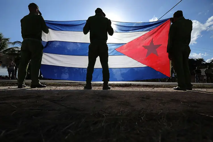 Bandeira da Cuba: presidente dos EUA, Barack Obama, melhorou as relações entre os países e aliviou sanções econômicas (foto/Getty Images)