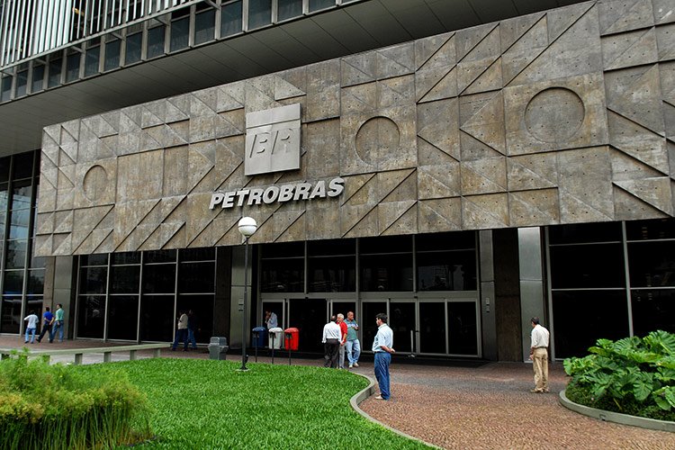 Petrobras deve puxar fila de captação no mercado externo