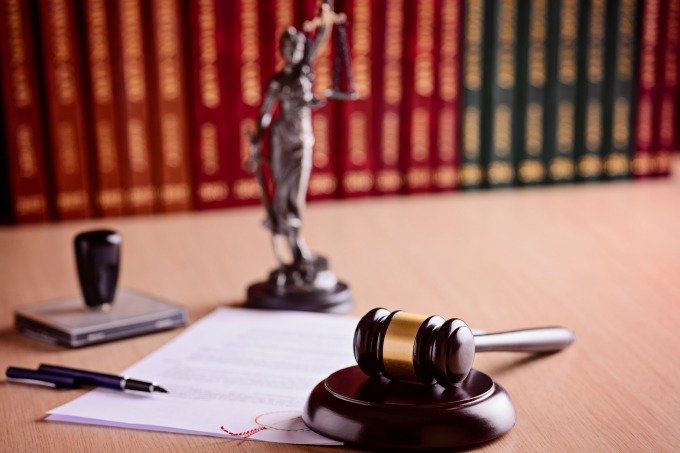 Justiça: confira as áreas mais quentes para advogados neste ano (djedzura/Thinkstock)