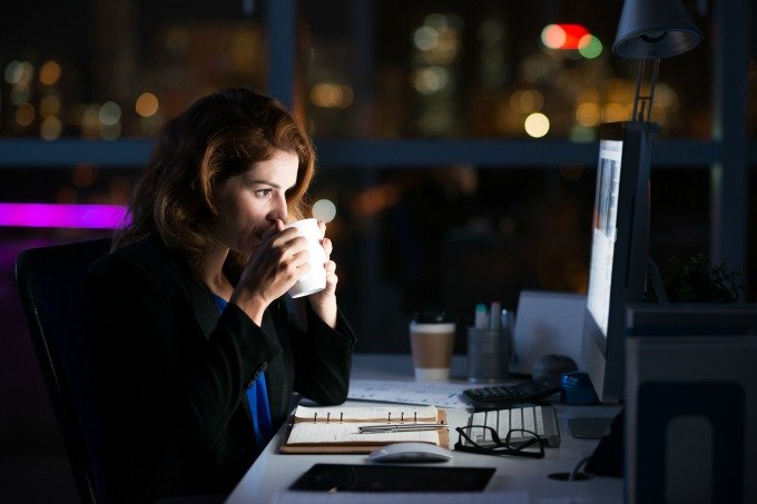 7 sinais de um profissional workaholic: saiba o que é ser um