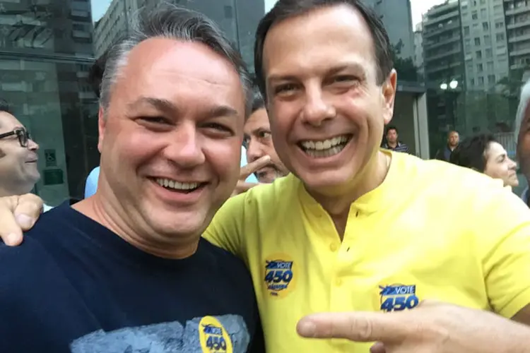 O prefeito regional da Sé, Eduardo Odloak, ao lado do prefeito eleito João Doria (Twitter/Reprodução)