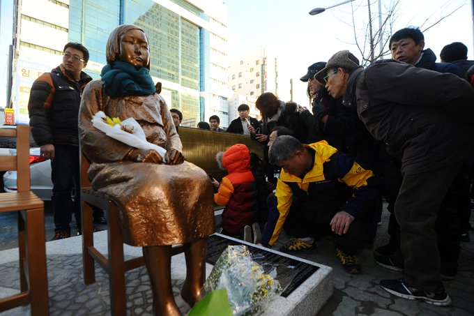 Japão chama embaixador em Seul após polêmica sobre estátua