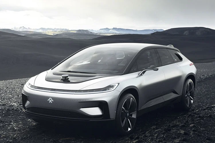 A Associação dos Fabricantes Europeus de Automóveis reconheceu que os veículos elétricos que operam totalmente com baterias exigem menos trabalho do que os veículos com motores de combustão interna (Faraday Future/Divulgação)