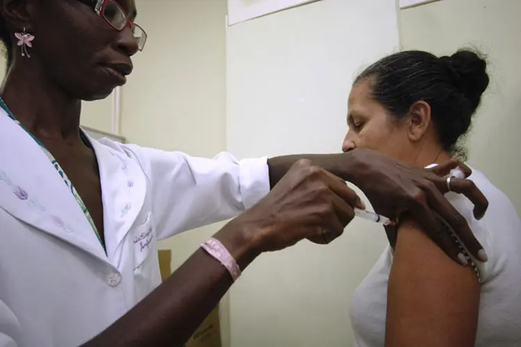 Vacina: estados do Sudeste e Bahia vão receber os recursos para reforçar a campanha (./Bloomberg)