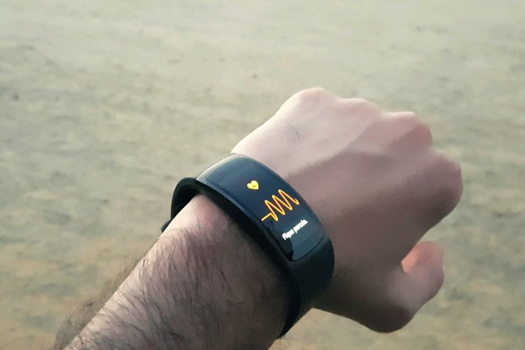 Pulseira Samsung Gear Fit 2 estimula prática de exercícios