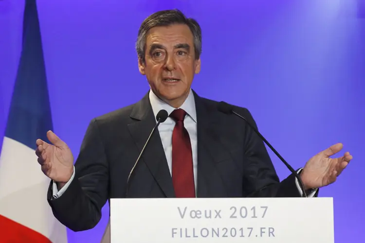François Fillon : o ex-primeiro-ministro afirmou que só retirará da corrida ao Palácio do Eliseu se for acusado (Philippe Wojazer/Reuters)