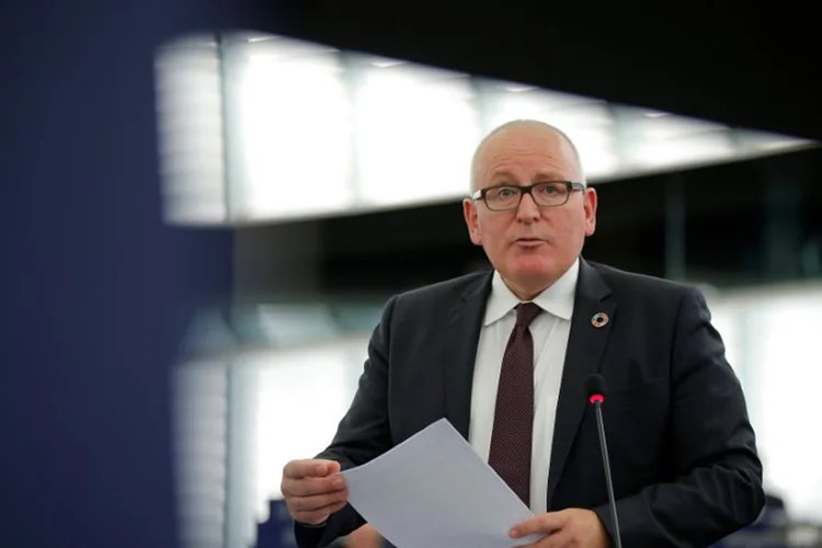 Frans Timmermans: "todos podem conversar com todos, mas só se pode assinar um acordo comercial com um outro país depois de ter deixado a UE. Não se pode fazer isso antes" (Vincent Kessler/Reuters)