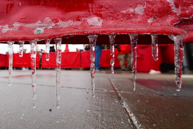 Tempestade de gelo castiga região central dos EUA