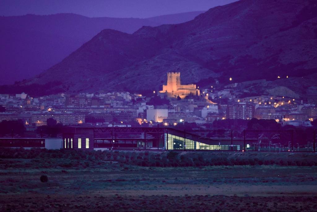 Adolescente esfaqueia 6 colegas de classe em colégio na Espanha