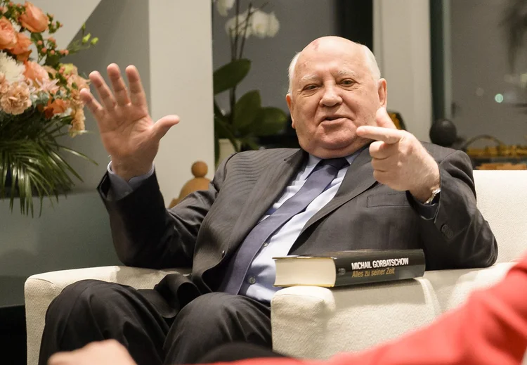 Mikhail Gorbachev: foto de encontro com a ex-chanceler alemã Angela Merkel, em 2014. (Sandra Steins/Getty Images)