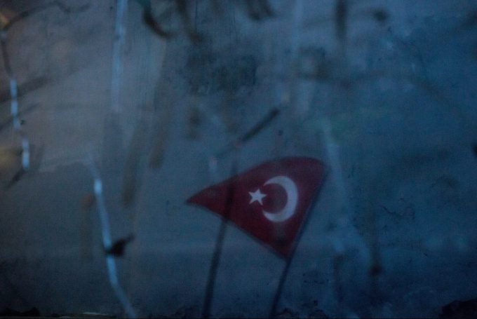 Jovem é detida por alertar sobre perigo de ações do EI na Turquia