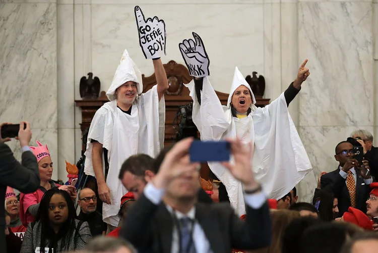 Protesto: eles foram retirados à força por agentes de segurança do Senado presentes no Comitê de Justiça (Chip Somodevilla/Getty Images)