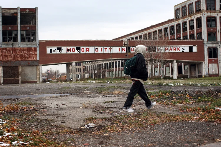 Detroit: é uma economia alternativa com base em bancos de horas, no compartilhamento de habilidades e em doações (Spencer Platt/Getty Images)