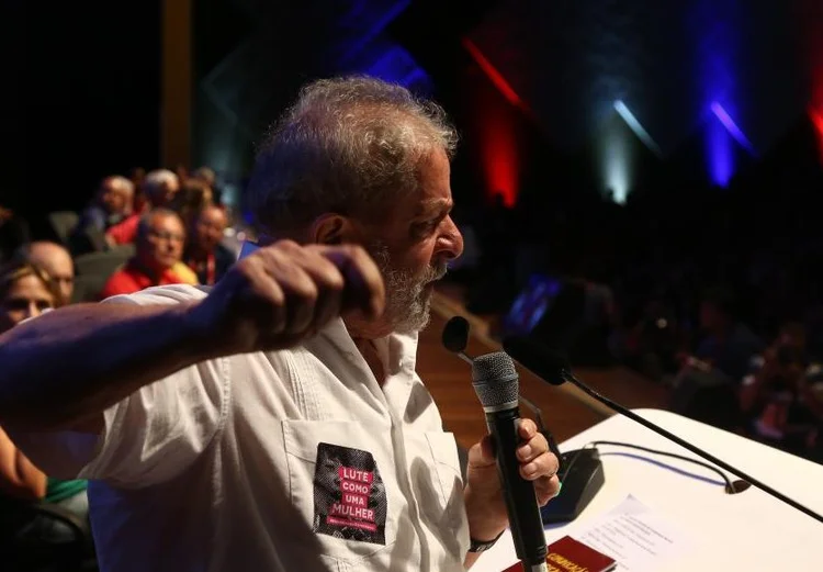 Lula: na quinta-feira, 12, em evento com profissionais da educação, em Brasília, Lula voltou a dar sinais de que quer ser candidato (Filipe Araújo/Divulgação)