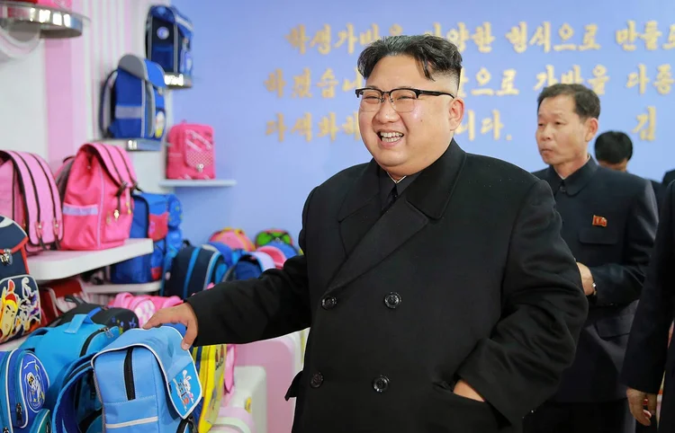 KIM JONG-UN:"pesquisa e desenvolvimento de armas de tecnologia de ponta estão progredindo ativamente"
 (KCNA/Reuters)