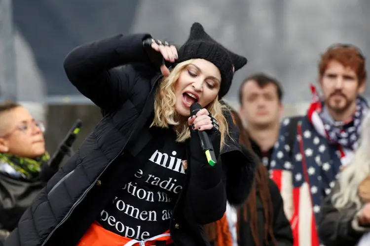 Madonna: artista, de 58 anos, liderou a multidão no sábado aos brados de "Sim, estamos prontos" para enfrentar as políticas defendidas por Trump (Shannon Stapleton/Reuters)
