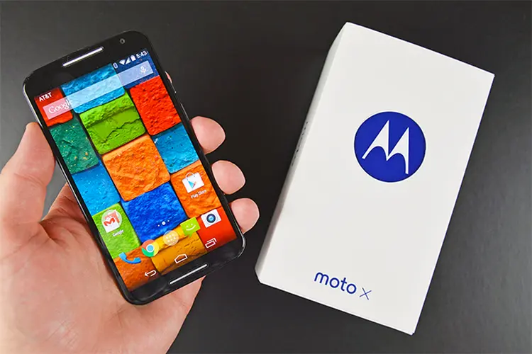 Moto X: segunda geração do smartphone tem problema no display, segundo o Procon-MG (YouTube/DetroitBorg/Reprodução)