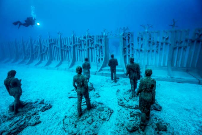 Primeiro museu de arte submarino da Europa é de tirar o fôlego