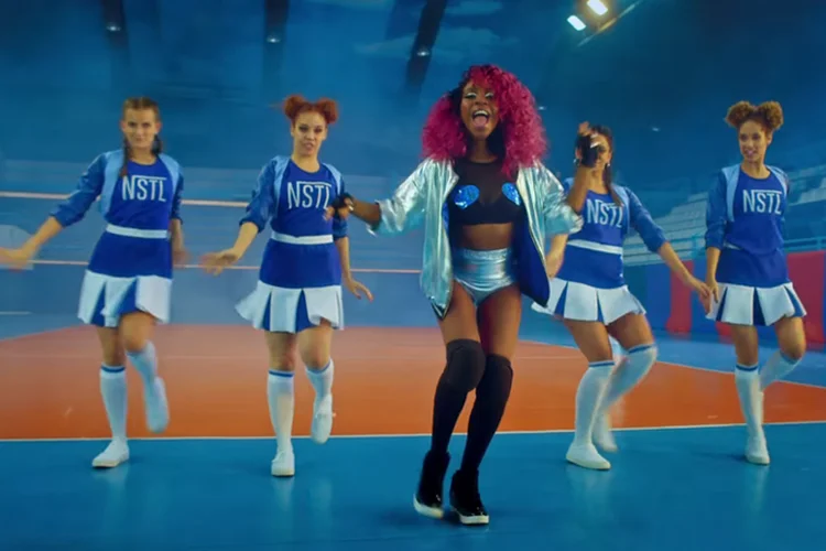 Nestlé uniu Karol Conka, uma das principais representantes do rap feminino no país, e a equipe do Vôlei Nestlé, de Osasco (Reprodução)