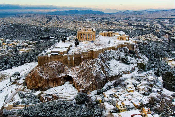 Região de Atenas passa por pior nevasca em nove anos