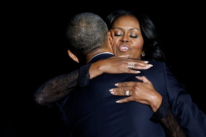 Obama faz declaração de amor para Michelle em despedida