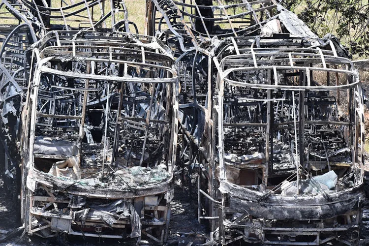 Ônibus incendiados (jan/2017): ao todo, já foram registrados 64 casos, um aumento de 156% em relação ao mesmo período de 2016 (./Reuters)