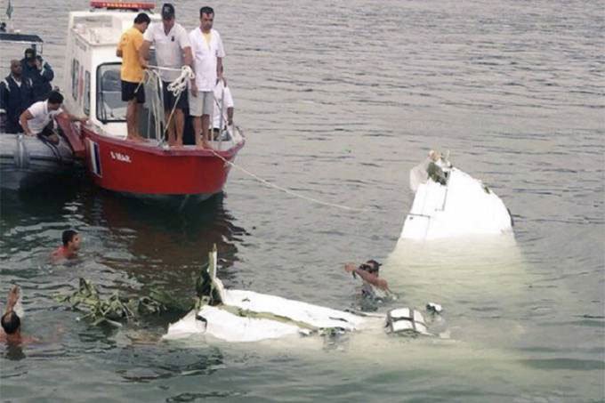 Avião que caiu em Paraty: trabalhos de resgate foram retomados no início da manhã (Twitter/Reprodução)