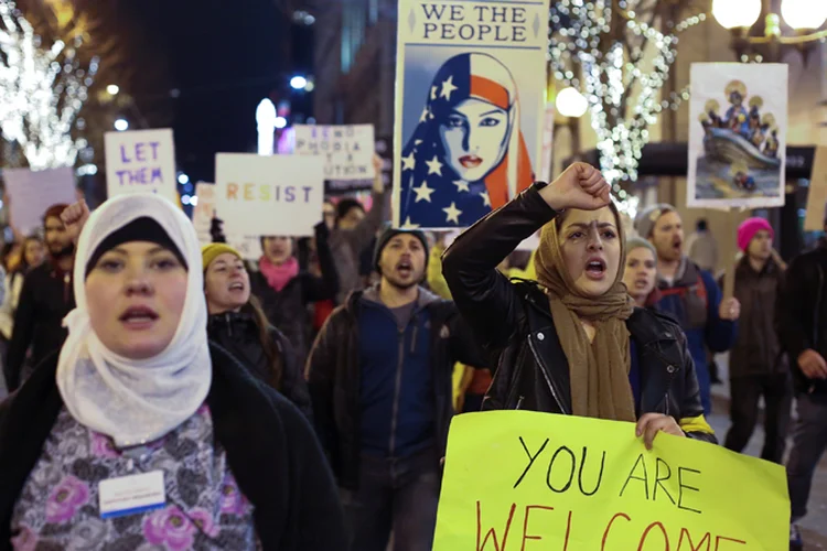 Imigração: veto de Trump está atualmente suspenso por decisão judicial (David Ryder/Reuters)