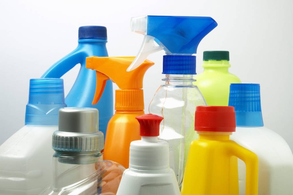 Anvisa proíbe fabricação e venda de marcas de produto de limpeza
