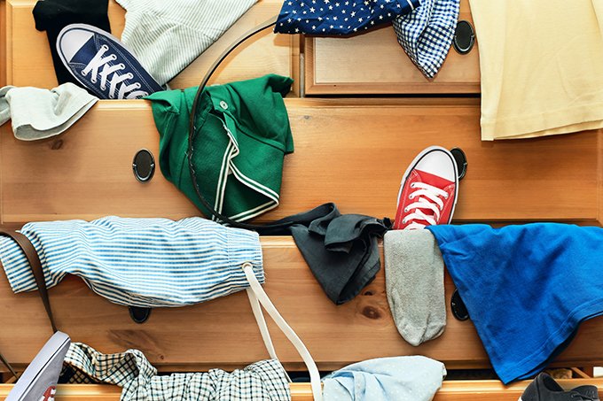 Organize as roupas segundo a lógica que você preferir: frequência de uso, tamanho ou cor (dorian2013)