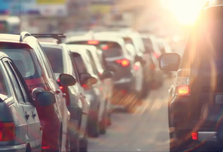 Trânsito: hoje, em uma hora, desceram mais de 6,5 mil veículos e subiram mais de 1,1 mil no trecho (Kichigin/Thinkstock)