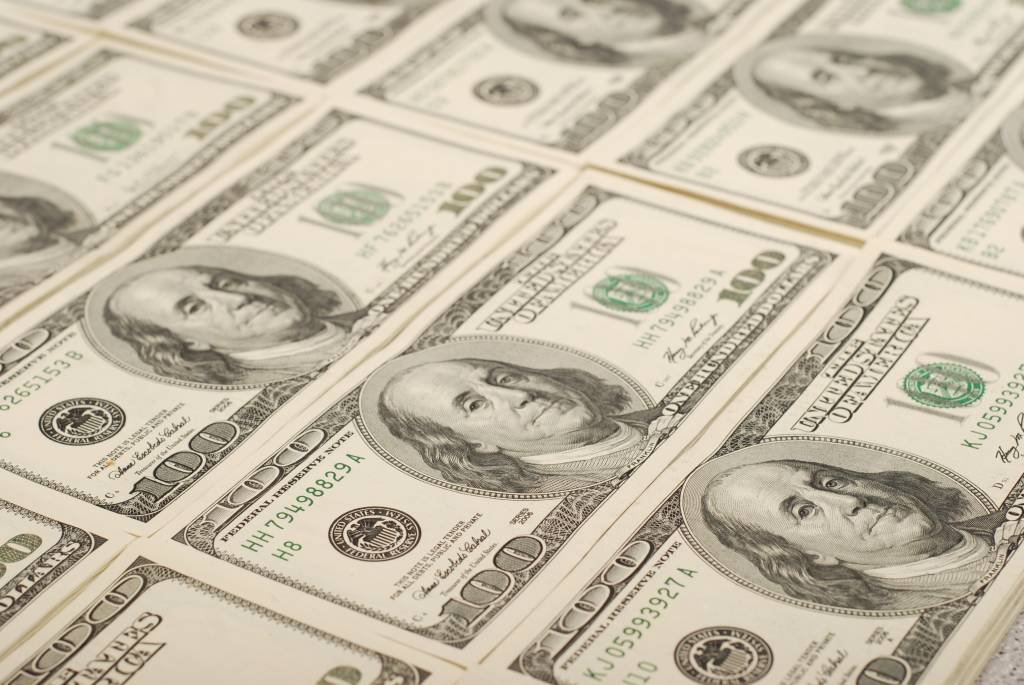 Dólar passa a oscilar frente ao real com dado mais forte nos EUA