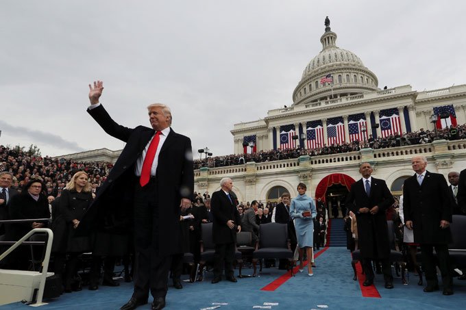 Discurso nacionalista de Trump é ovacionado em cerimônia de posse