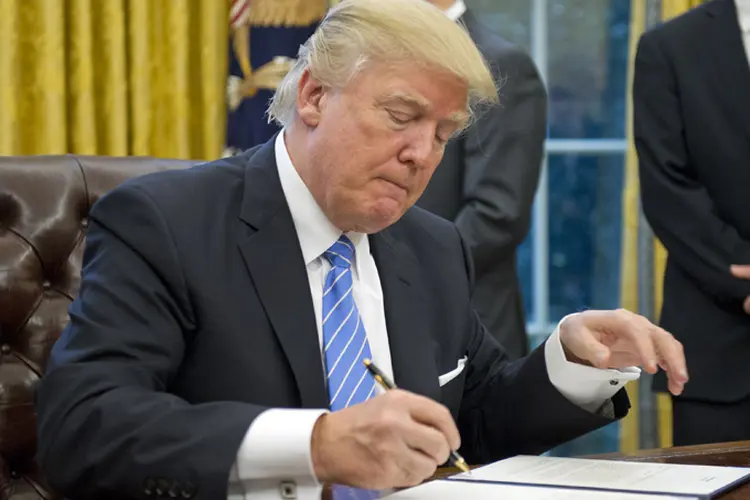 Trump: ele também assinará decretos sobre prontidão militar e sobre segurança nacional (Ron Sachs/Getty Images)