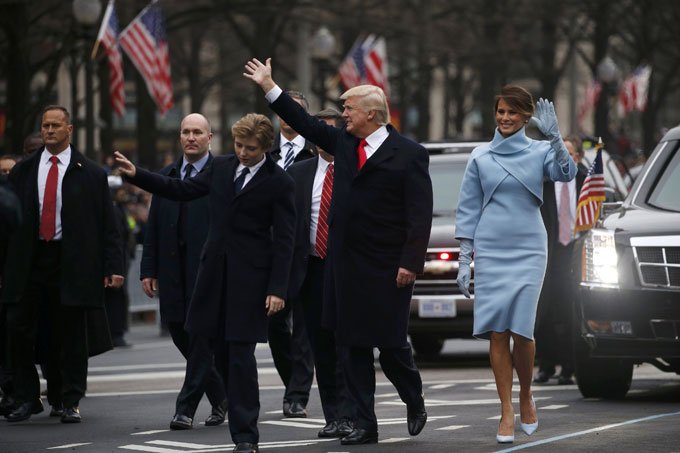 Trump começa desfile que o levará à presidência da Casa Branca