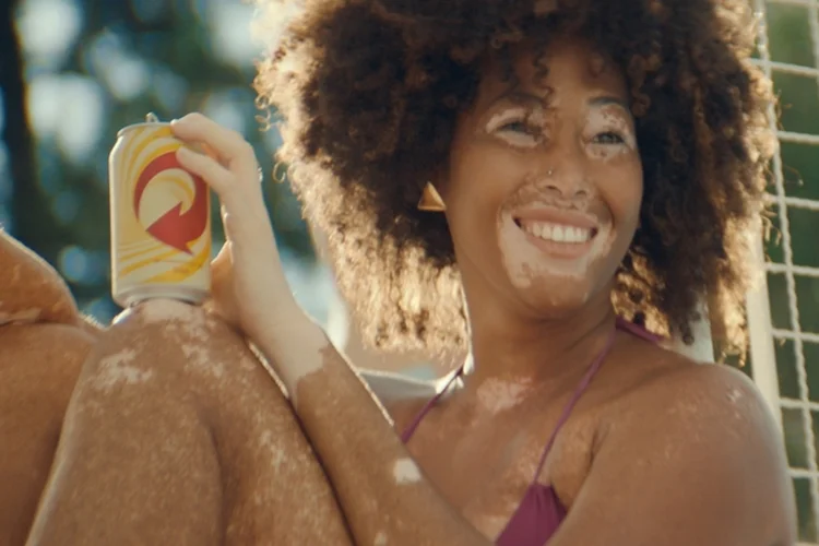 Comercial da Skol: marca quer levar aos clientes a mensagem de que eles devem aproveitar o que o verão tem de melhor (Reprodução)