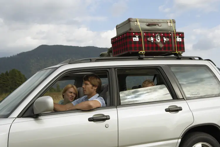 Viagem de carro: pequenos cuidados podem ajudar a evitar dores de cabeça durante sua viagem (Noel Hendrickson/Thinkstock)