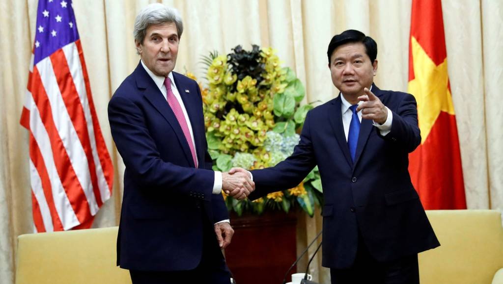 Em última viagem, Kerry reafirma laços entre EUA e Vietnã