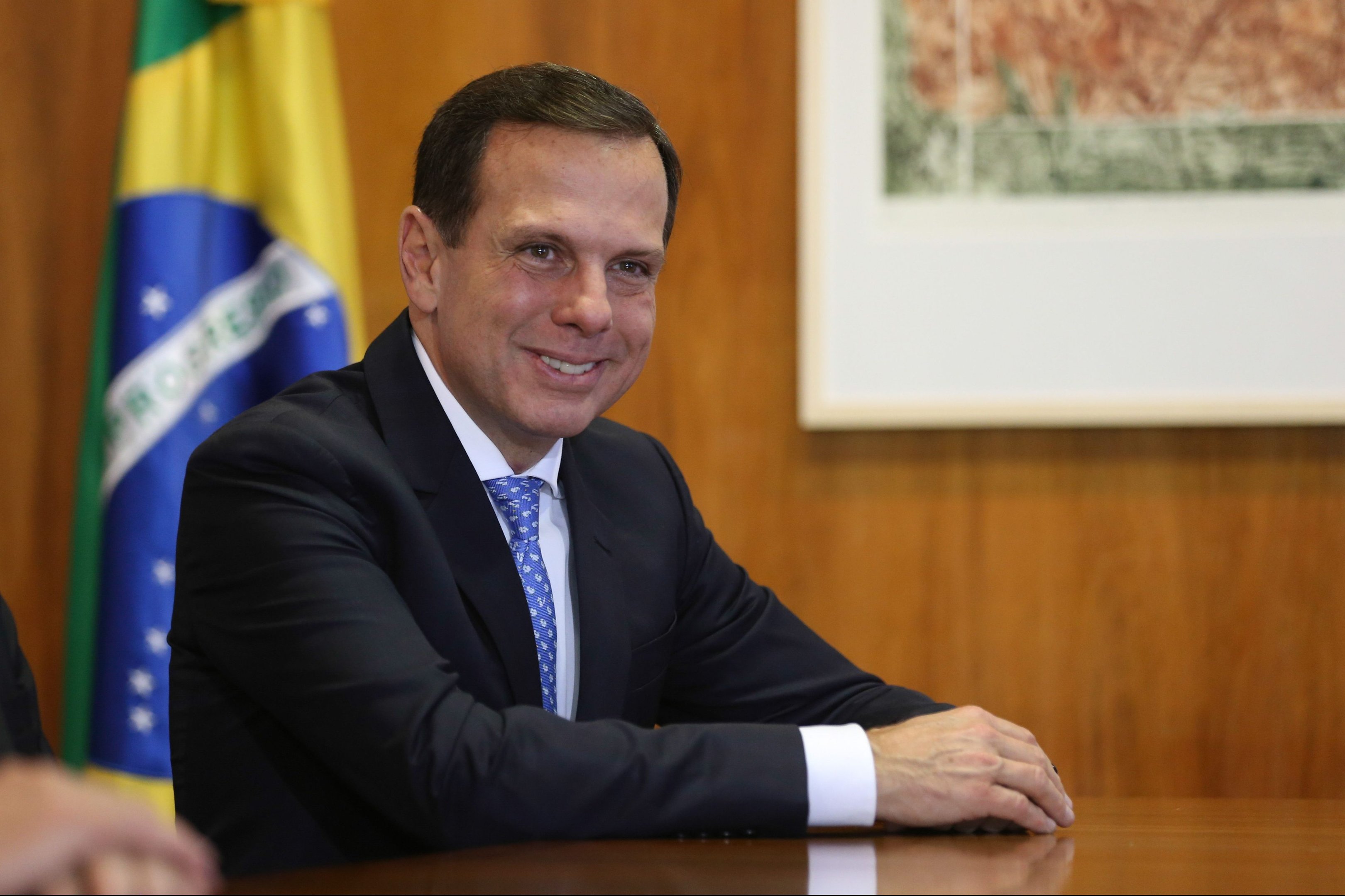 Doria é recebido em bloco com gritos de "prefeito cinza"