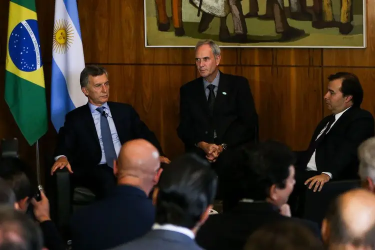 Mauricio Macri e Rodrigo Maia: "Este entusiasmo da Câmara dos Deputados vai fazer com que todas as mudanças aconteçam ainda mais rápido" disse Macri (Marcelo Camargo/Agência Brasil)