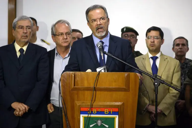 O Ministro da Defesa Raul Jungmann, durante pronunciamento no Espírito Santo: comércio deve abrir normalmente na segunda (Tânia Rego/Agência Brasil)