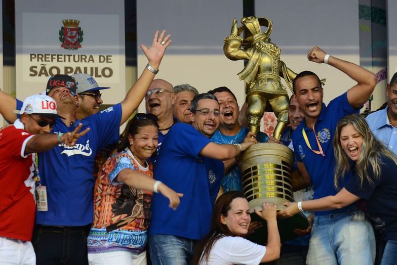 Escola campeã do carnaval de SP será definida nesta terça