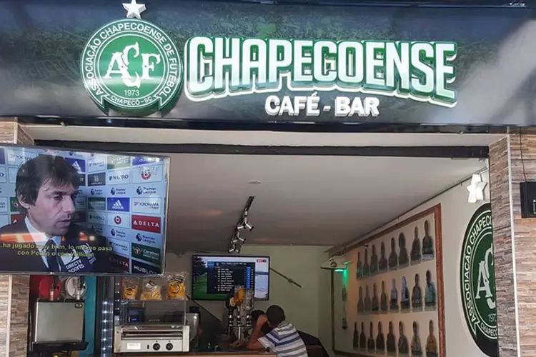 Café Bar Chapecoense, criado em homenagem ao time em Medellín, na Colômbia (Divulgação)