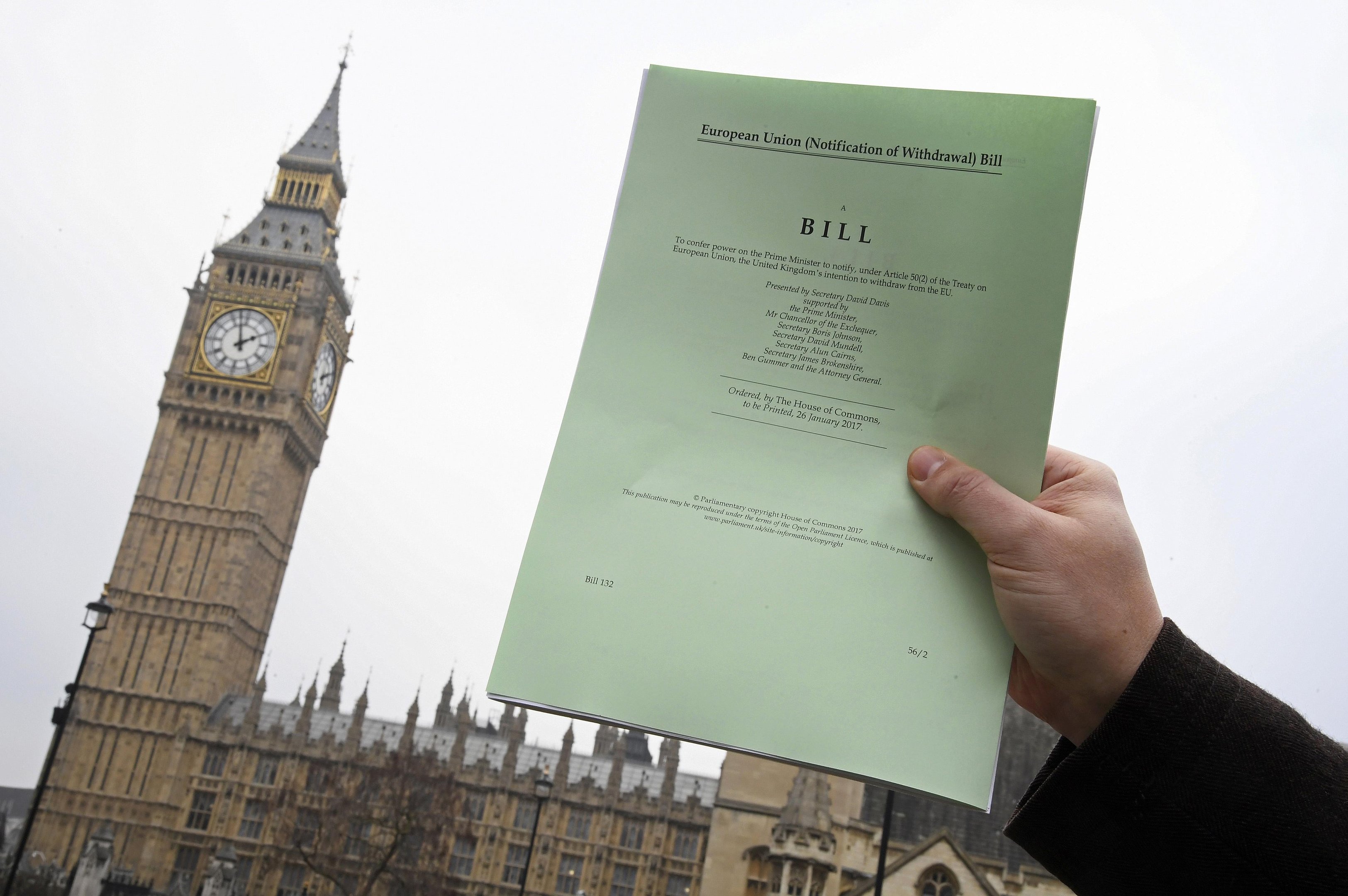 Câmara dos Comuns aprova lei que dará início ao "Brexit"