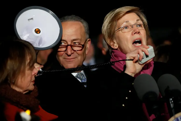 Elizabeth Warren: republicanos votaram contra a leitura da carta em plenário (Aaron P. Bernstein/Reuters)