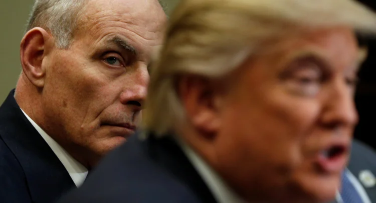 Secretário da Segurança Nacional, John Kelly, e o presidente Donald Trump (Kevin Lamarque/Reuters)