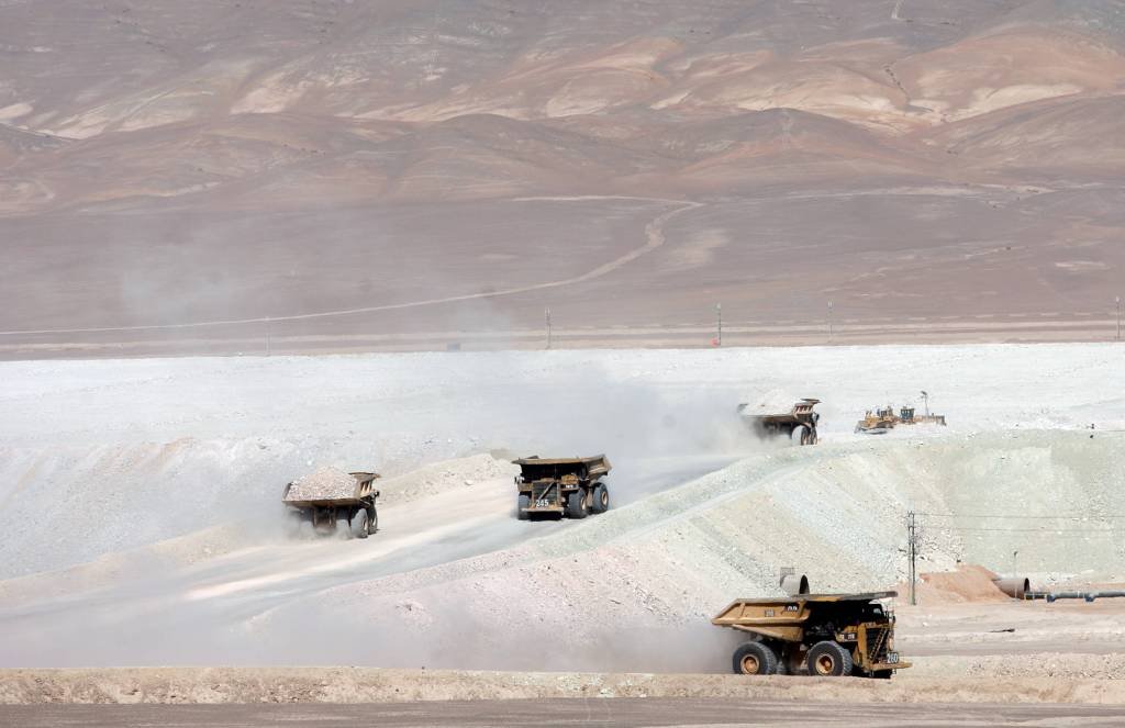 Chilenos votam por greve na maior mina de cobre do mundo
