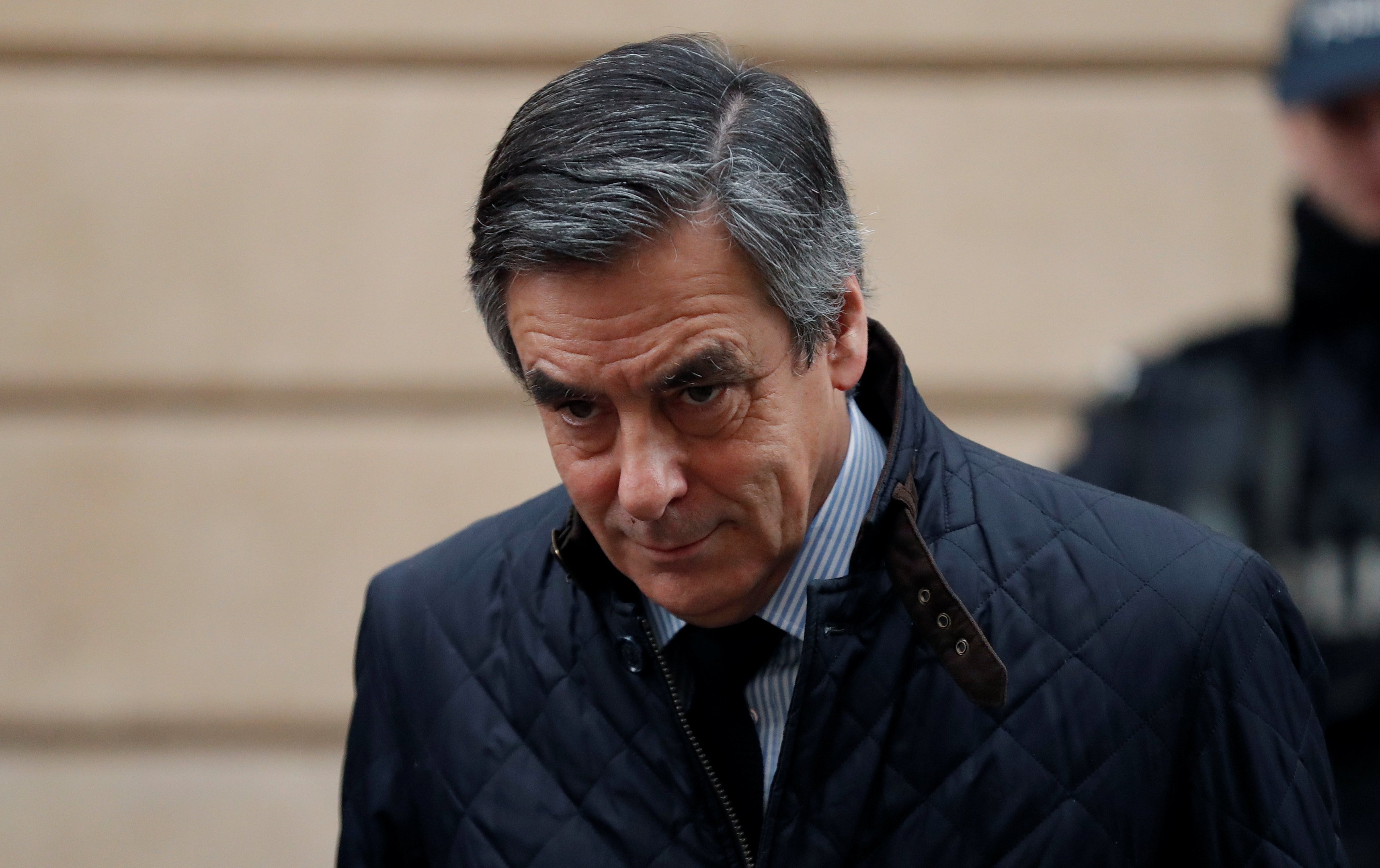 Diretor de campanha de Fillon renuncia ao cargo