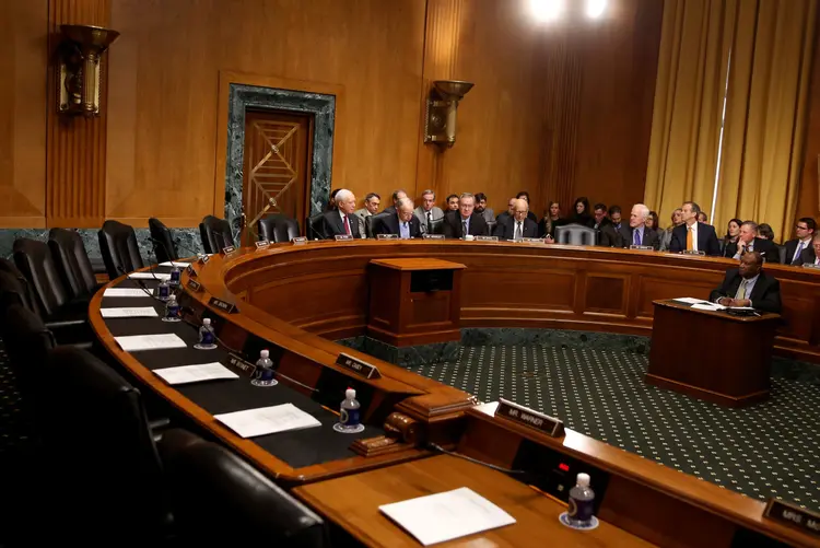 Democratas boicotam sessão da Comitê de Finanças do Senado dos EUA que votaria nomeados de Trump em 01/02/2017 (Kevin Lamarque/Reuters)