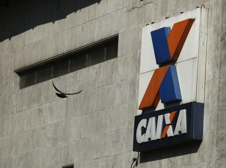 Logo da Caixa: banco afirma que suspensão não está relacionada ao saque de contas inativas do FGTS (Pilar Olivares/Reuters)